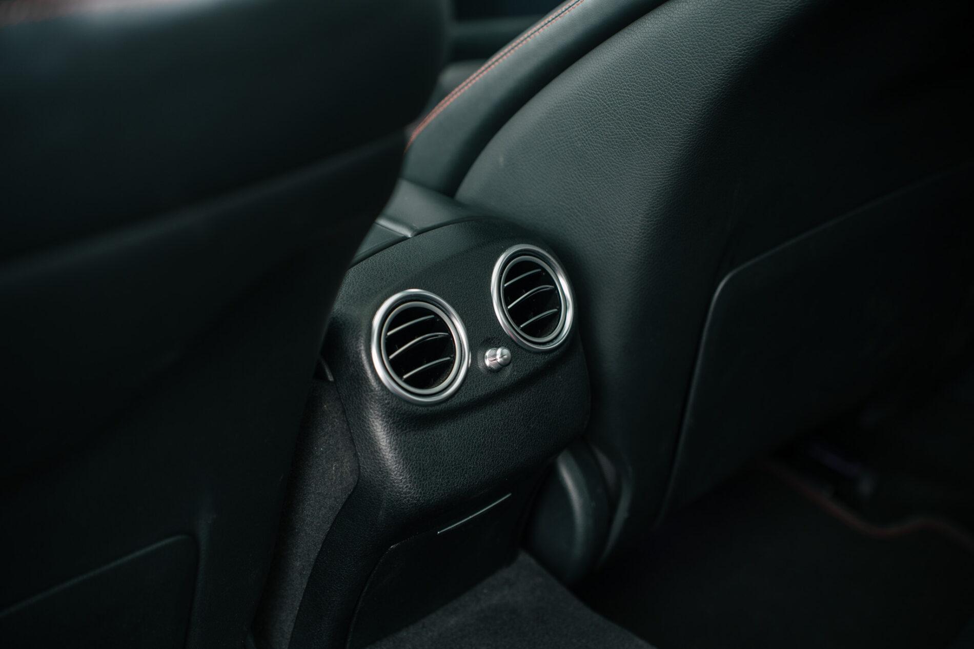2017 Mercedes-Benz E 43 AMG, bílá sedan, 148 749 km