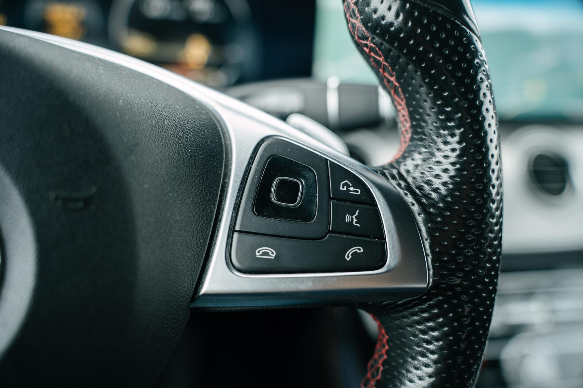 2017 Mercedes-Benz E 43 AMG, bílá sedan, 148 749 km