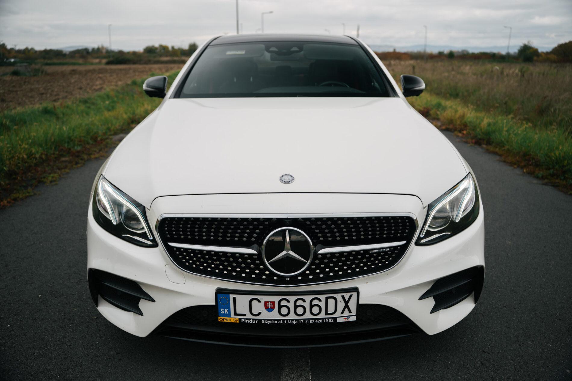 2017 Mercedes-Benz E 43 AMG, bílá sedan, 148 749 km