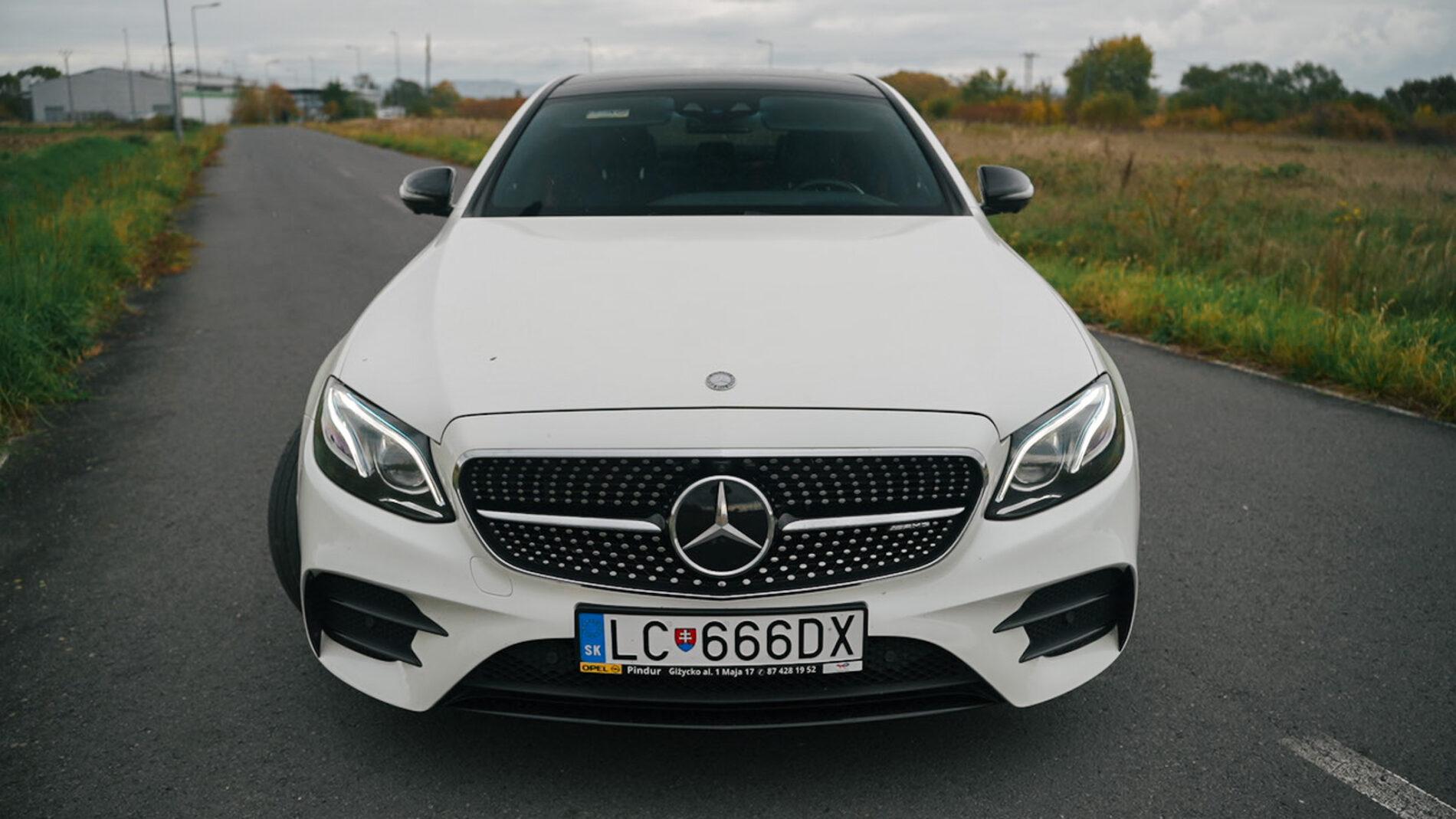 2017 Mercedes-Benz E 43 AMG, bílá sedan, 148 749 km
