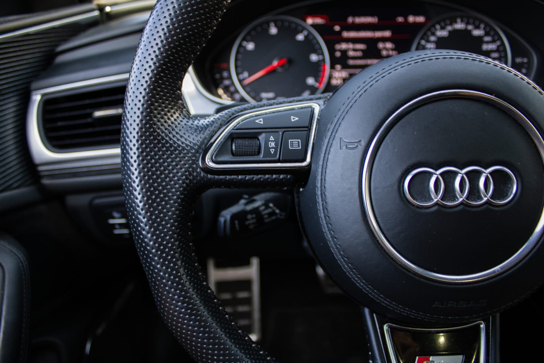2017 AUDI A6, modrá kombi, 82 560 km