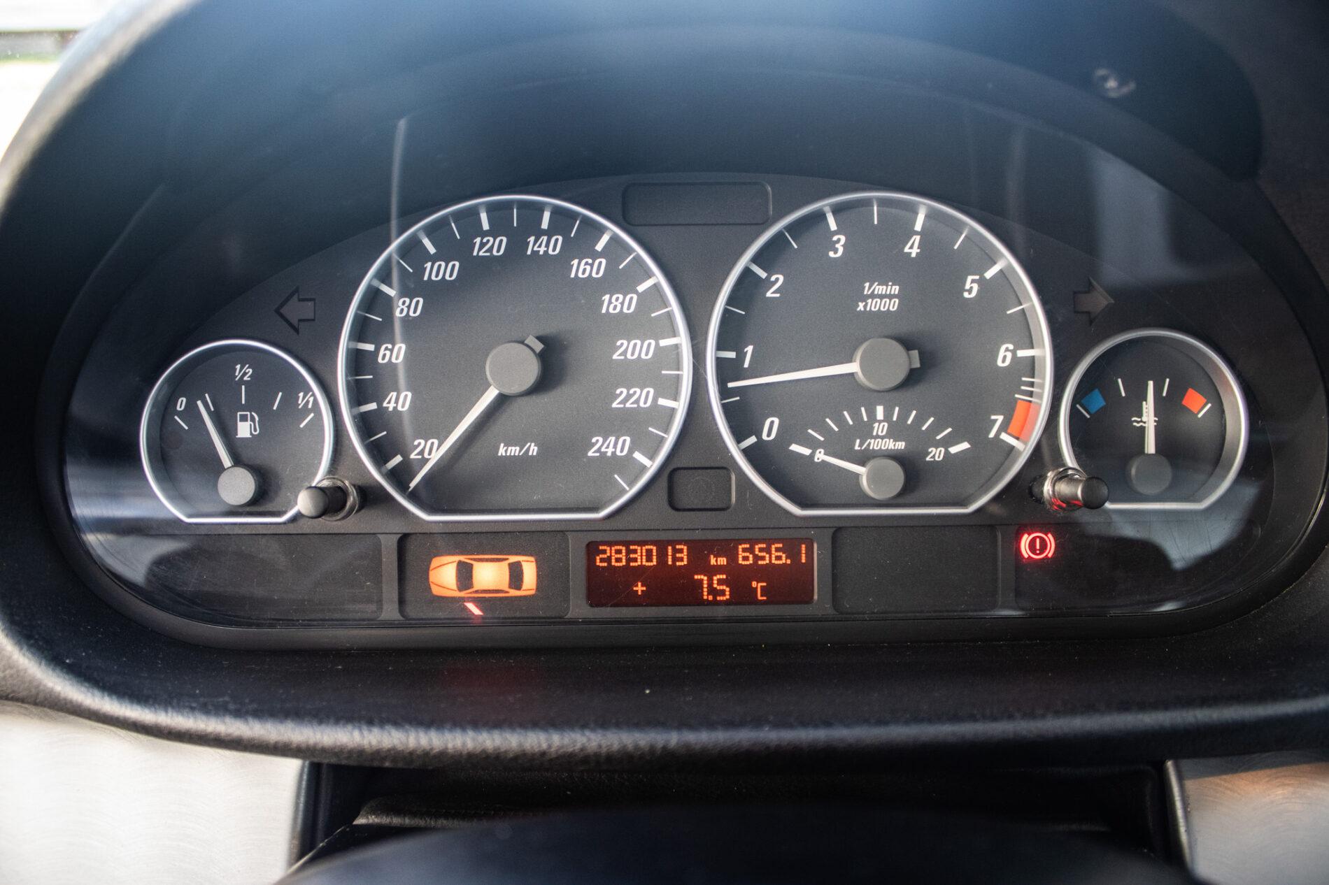 2003 BMW 330i, šedá kupé, 283 013 km