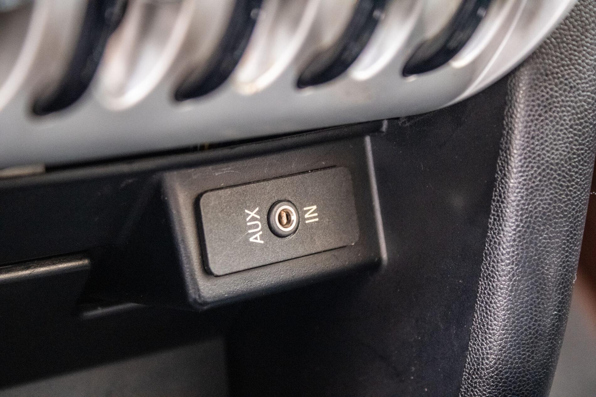 2009 MINI Cooper S, hnědá kombi, 123 100 km