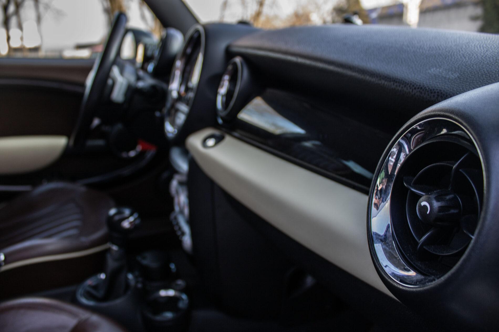 2009 MINI Cooper S, hnědá kombi, 123 100 km