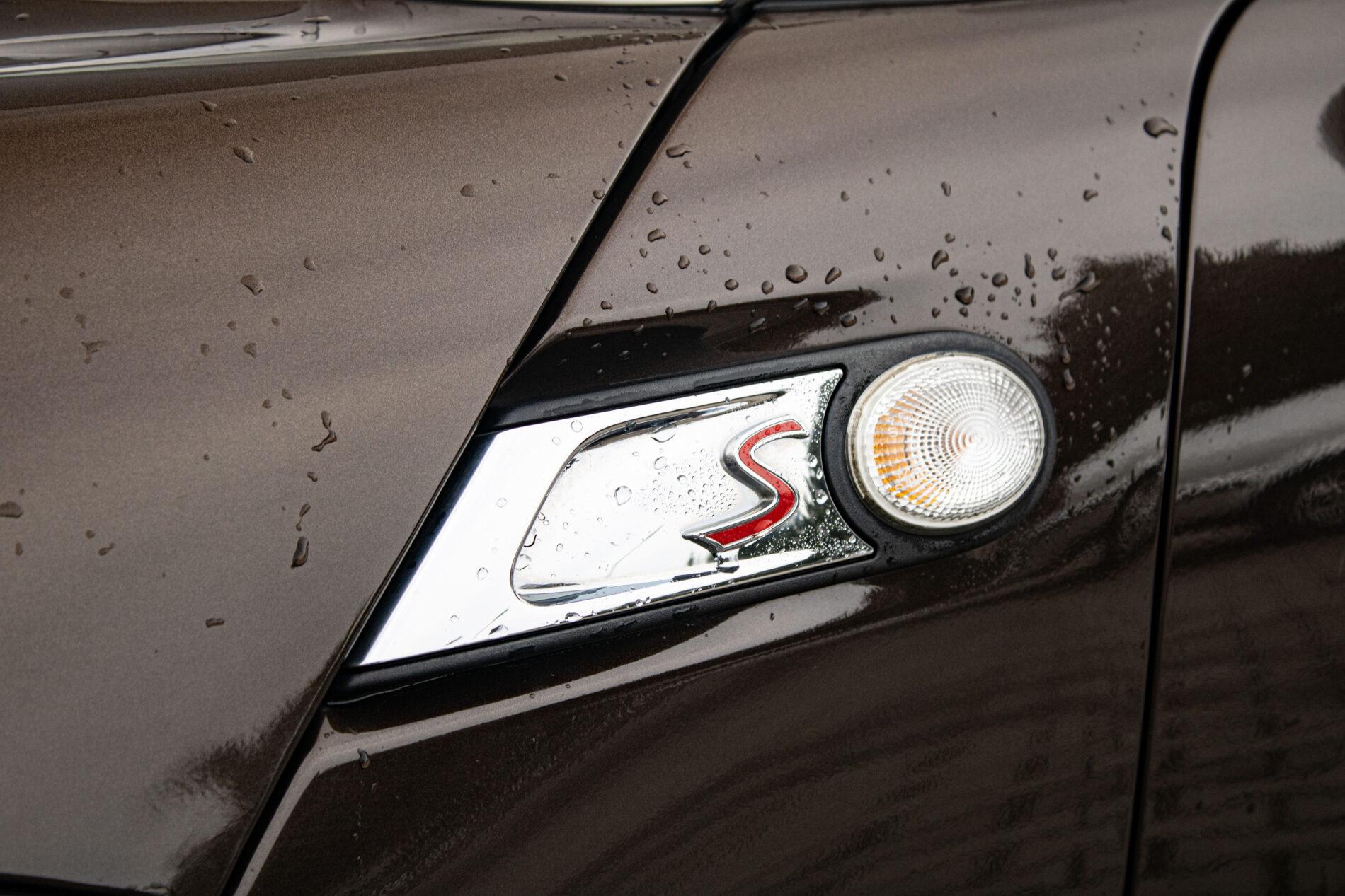 2009 MINI Cooper S, hnědá kombi, 123 100 km