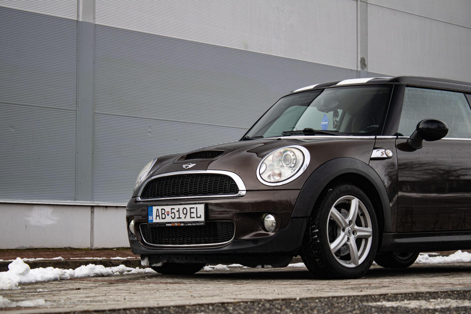 2009 MINI Cooper S, hnědá kombi, 123 100 km