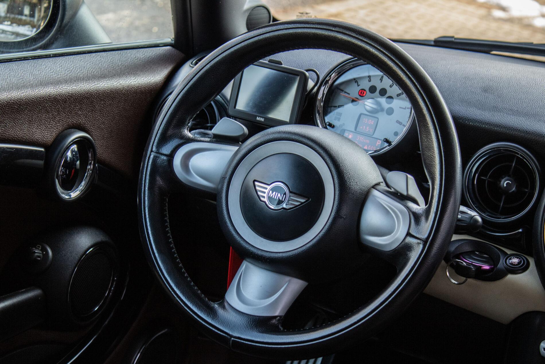2009 MINI Cooper S, hnědá kombi, 123 100 km
