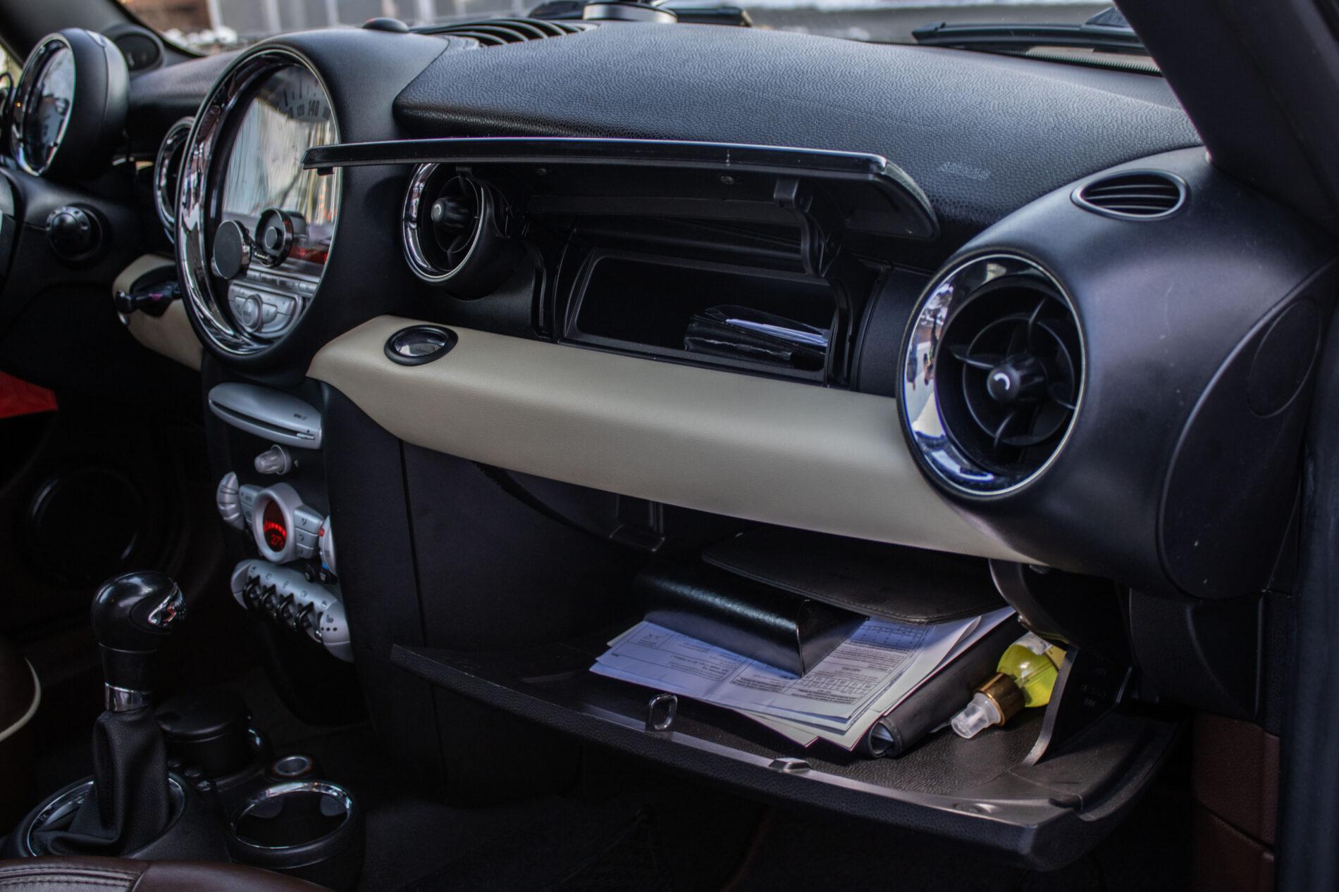 2009 MINI Cooper S, hnědá kombi, 123 100 km