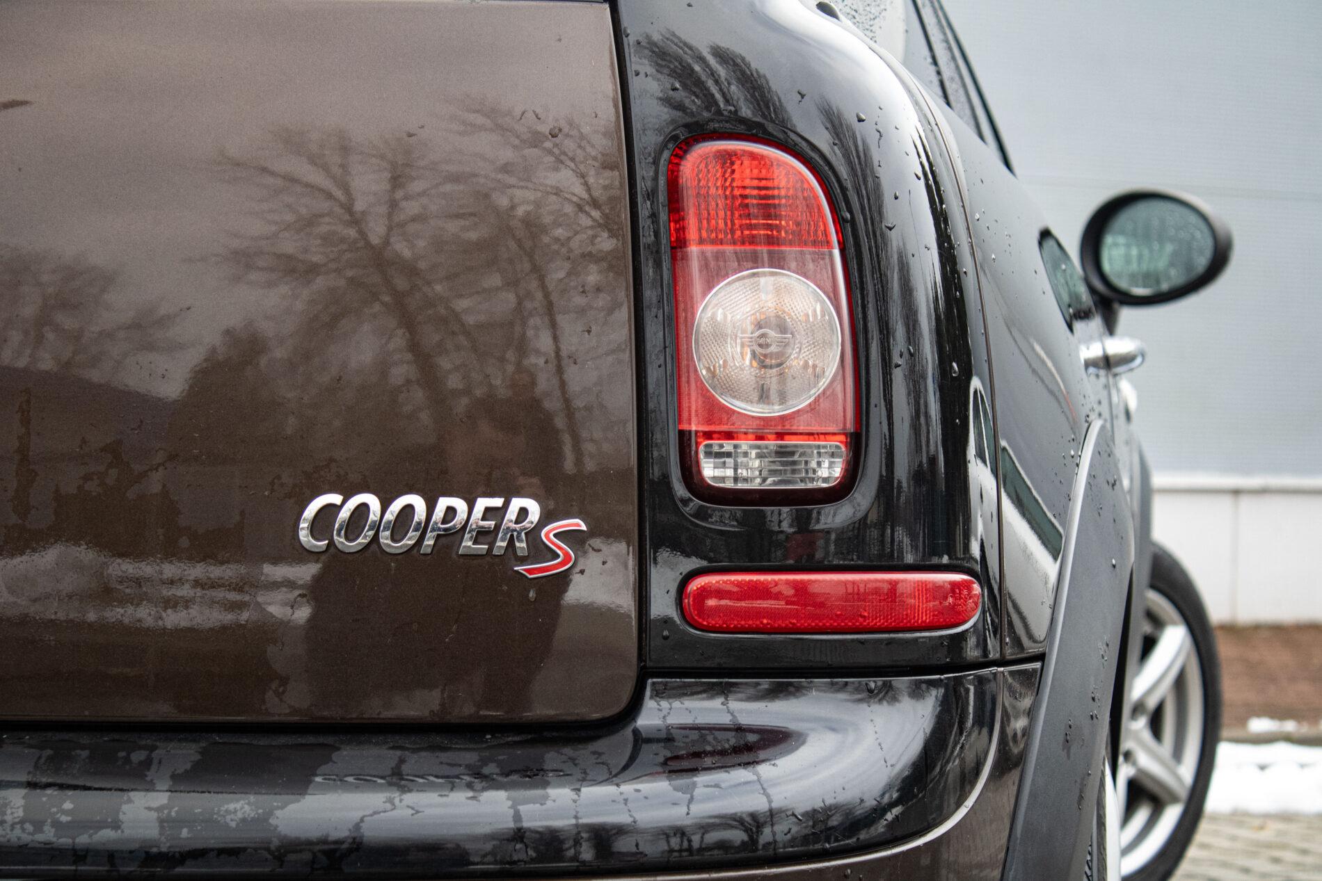 2009 MINI Cooper S, hnědá kombi, 123 100 km