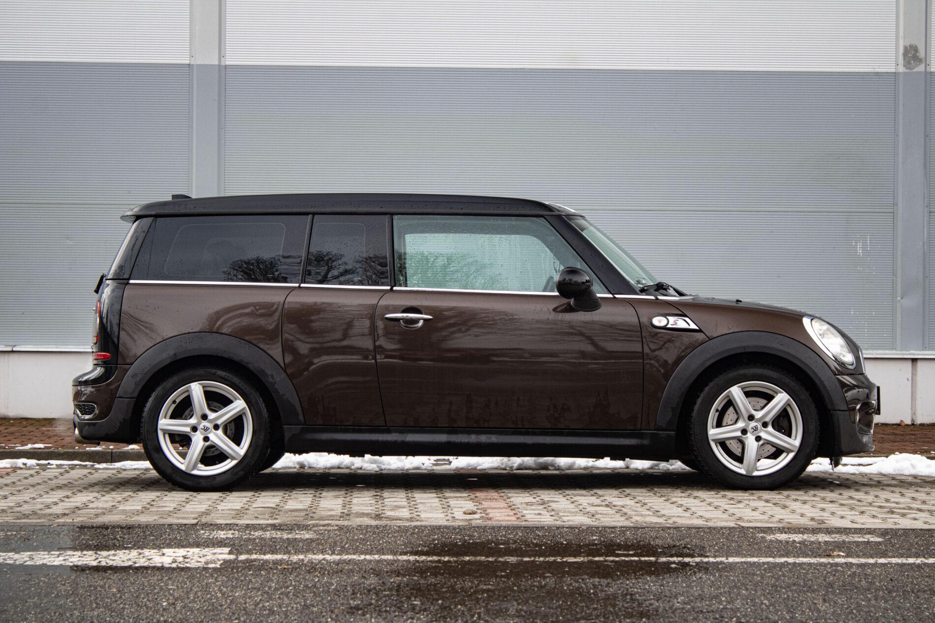 2009 MINI Cooper S, hnědá kombi, 123 100 km