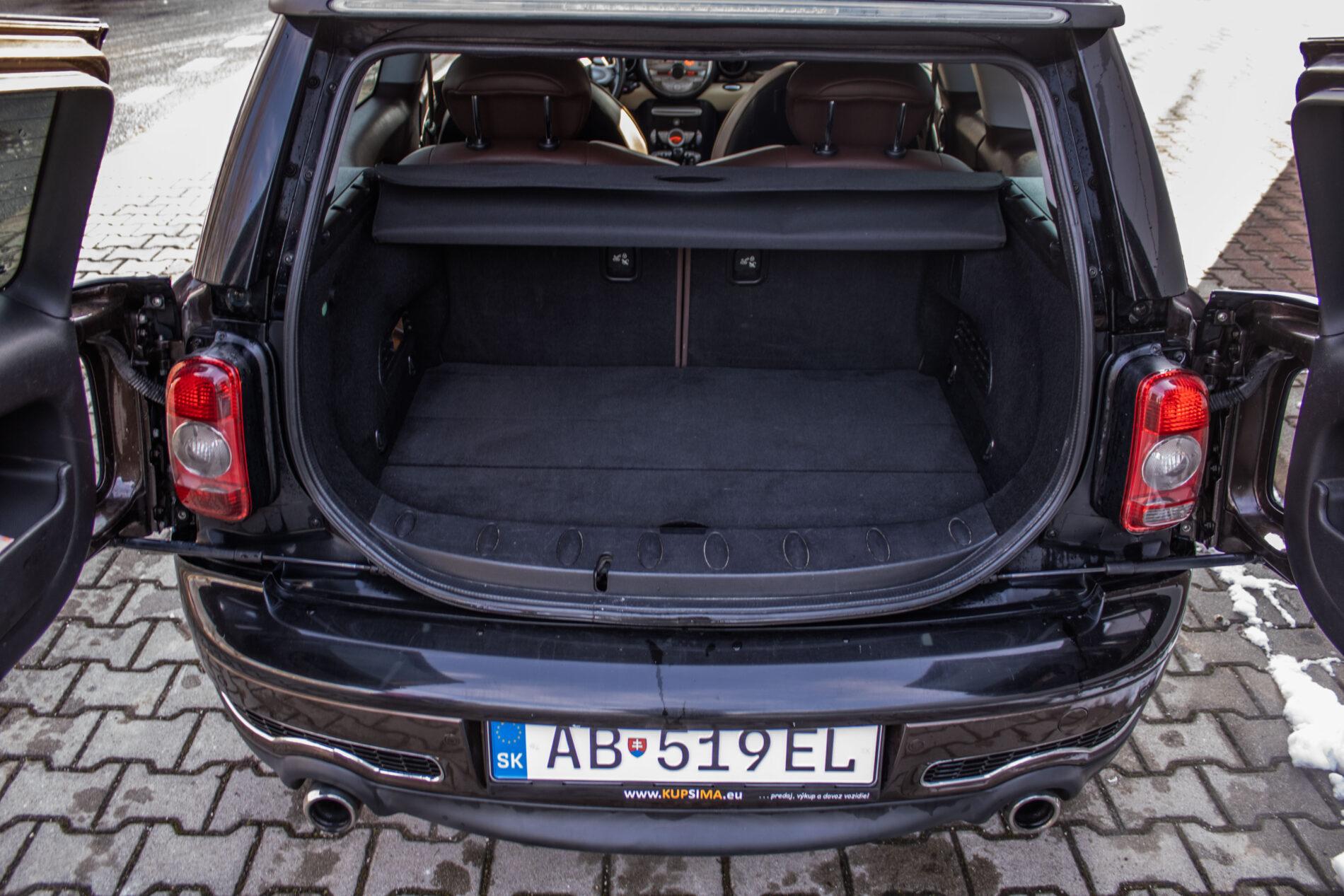 2009 MINI Cooper S, hnědá kombi, 123 100 km