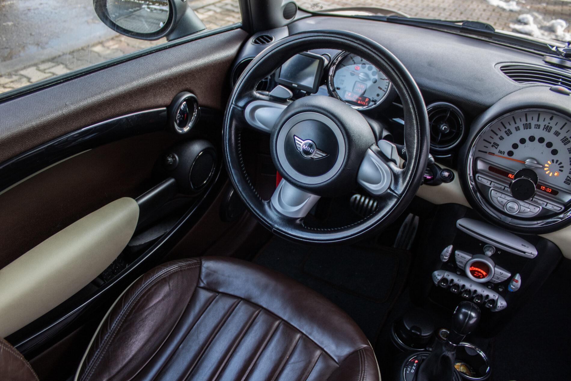 2009 MINI Cooper S, hnědá kombi, 123 100 km