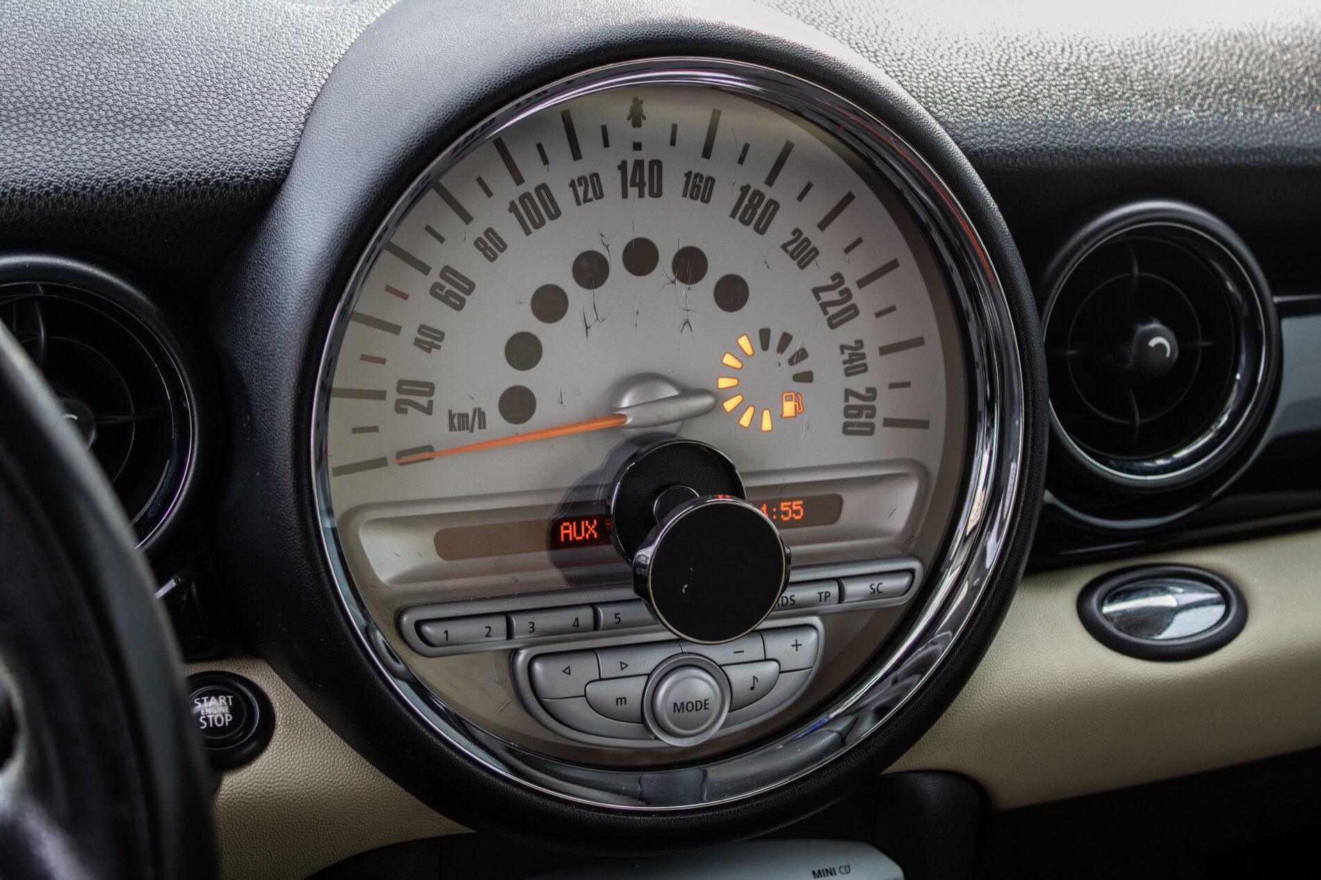 2009 MINI Cooper S, hnědá kombi, 123 100 km
