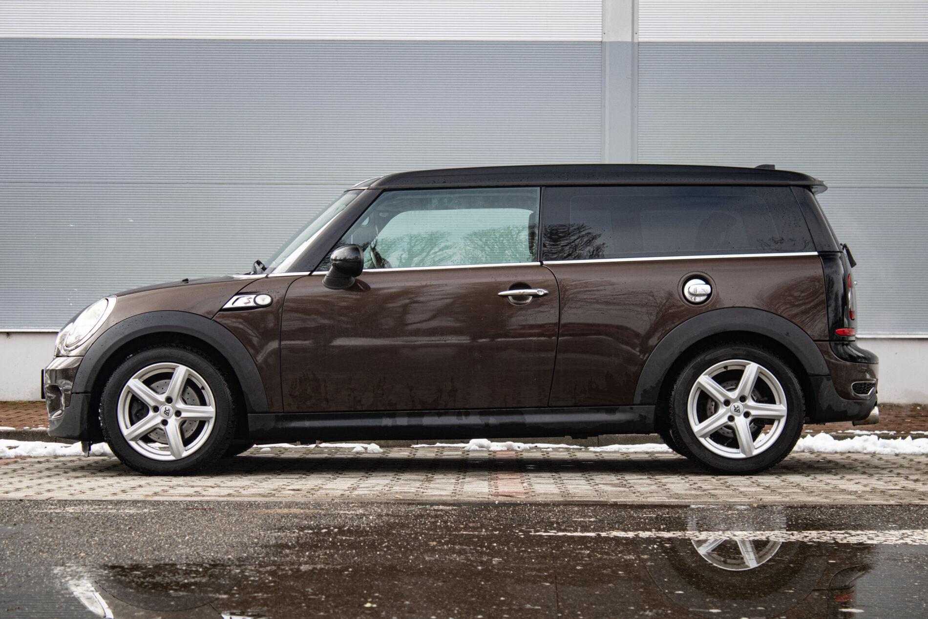 2009 MINI Cooper S, hnědá kombi, 123 100 km