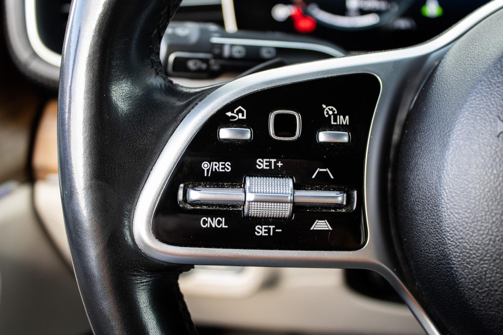 2021 Mercedes-Benz GLS 580, šedá suv, 109 687 km