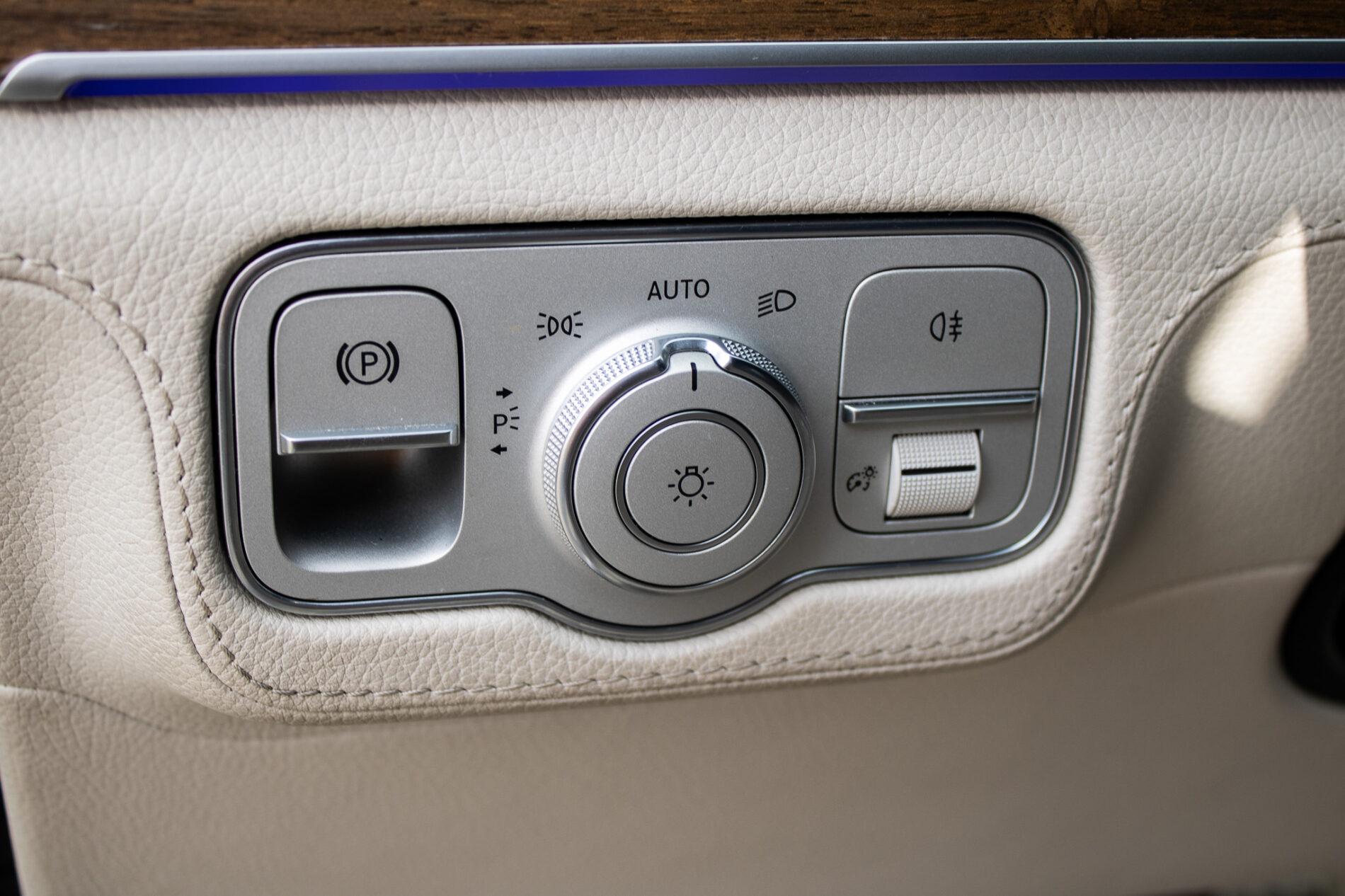 2021 Mercedes-Benz GLS 580, šedá suv, 109 687 km