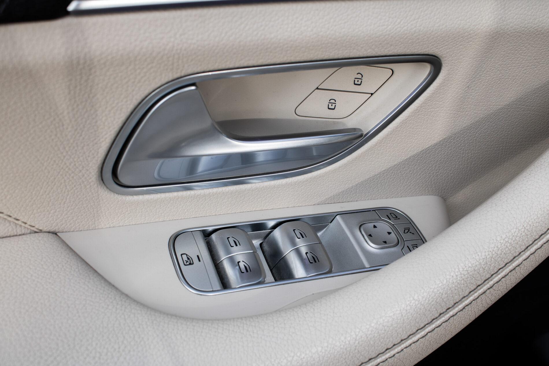 2021 Mercedes-Benz GLS 580, šedá suv, 109 687 km