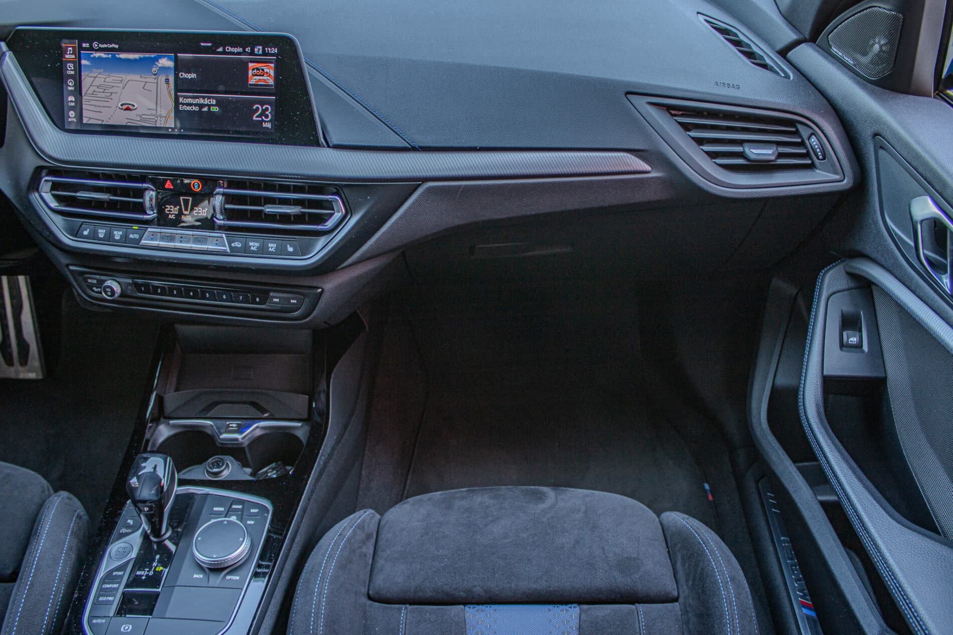 2020 BMW 135i, modrá hatchback, 65 383 km