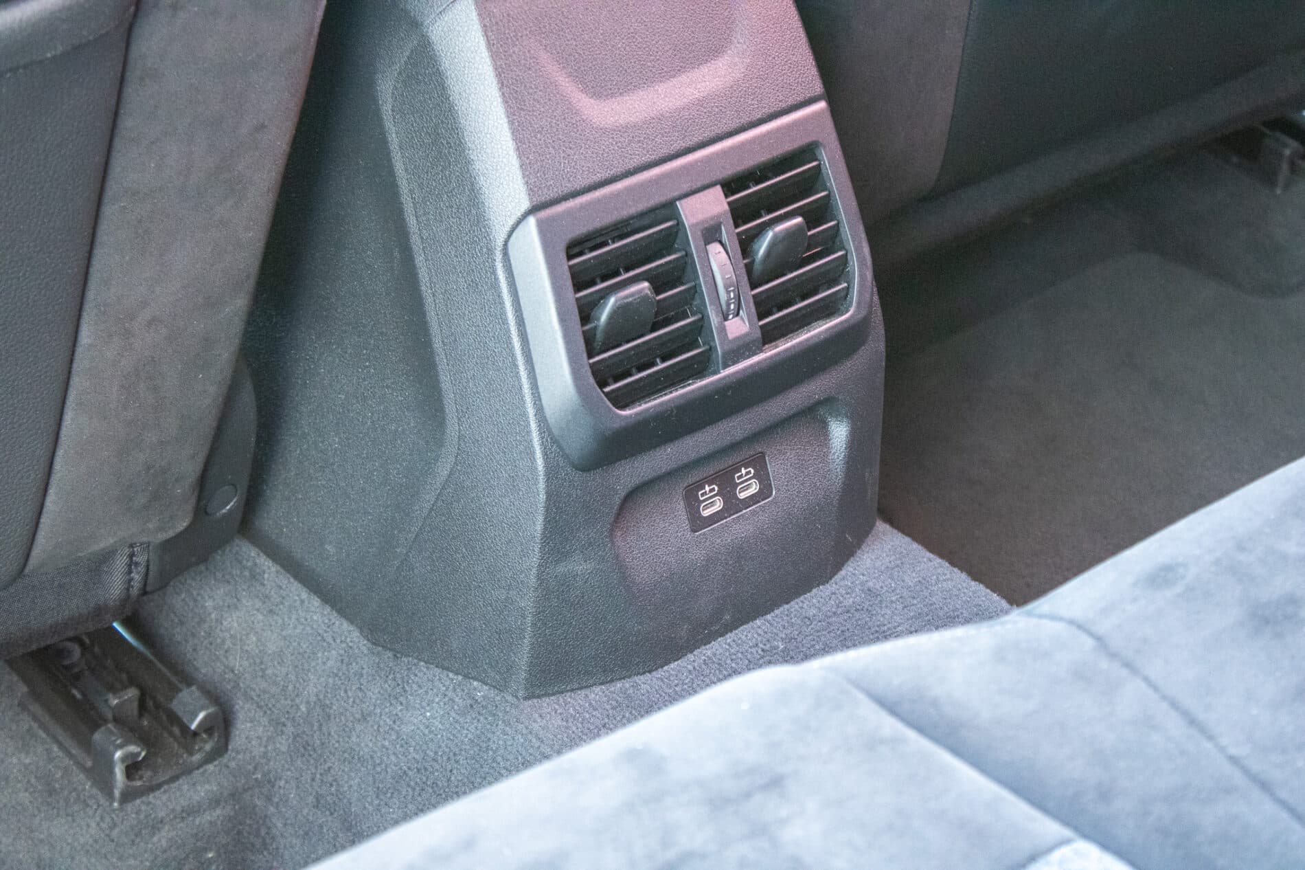 2020 BMW 135i, modrá hatchback, 65 383 km