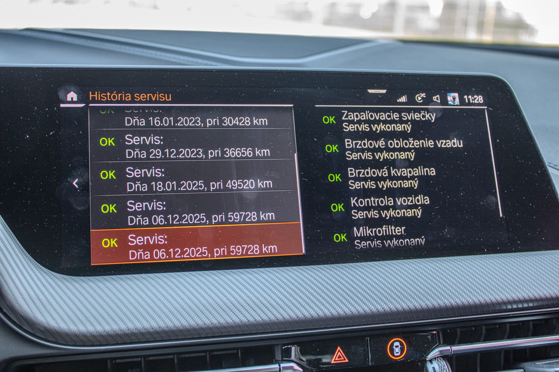 2020 BMW 135i, modrá hatchback, 65 383 km