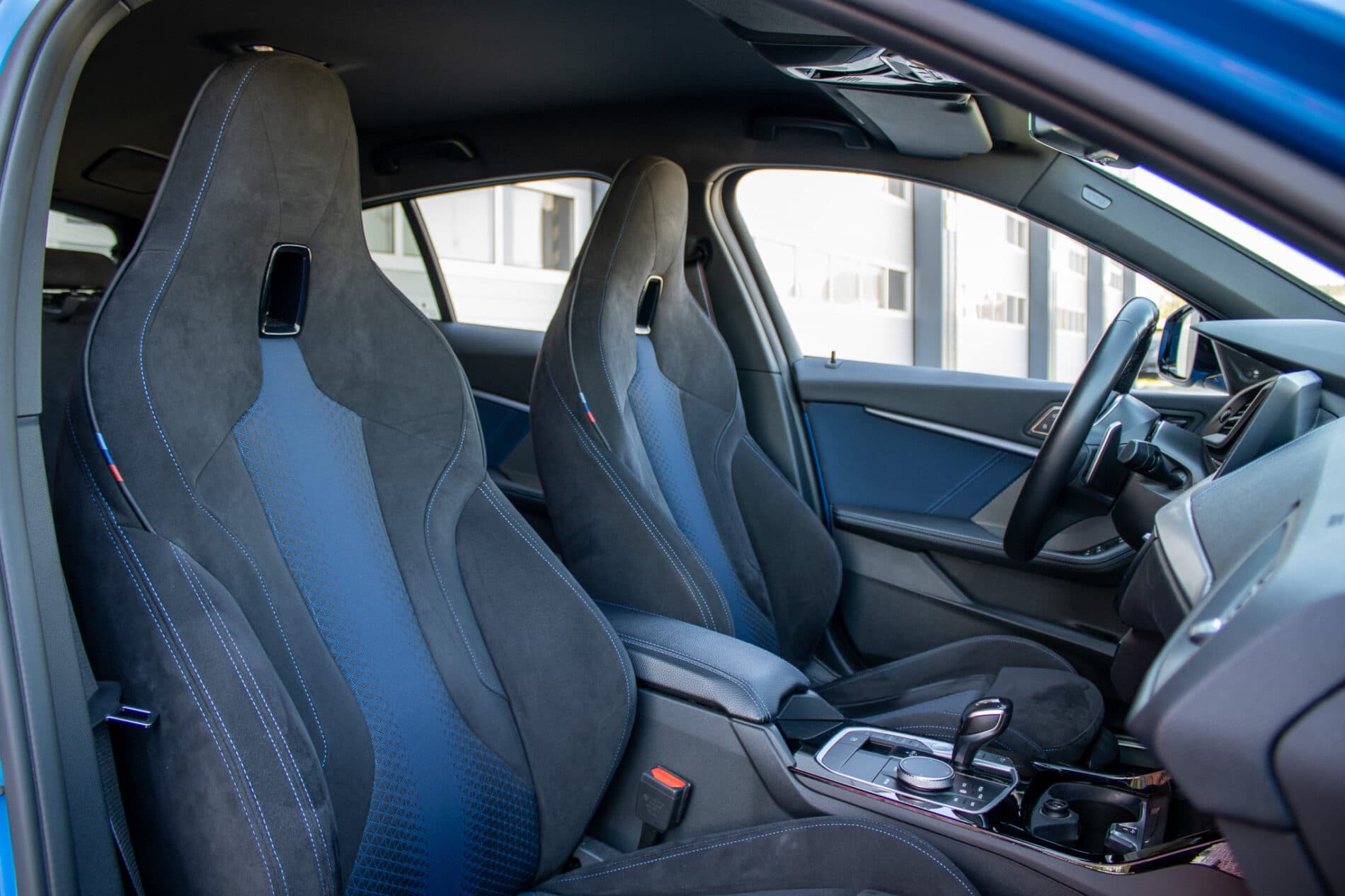 2020 BMW 135i, modrá hatchback, 65 383 km