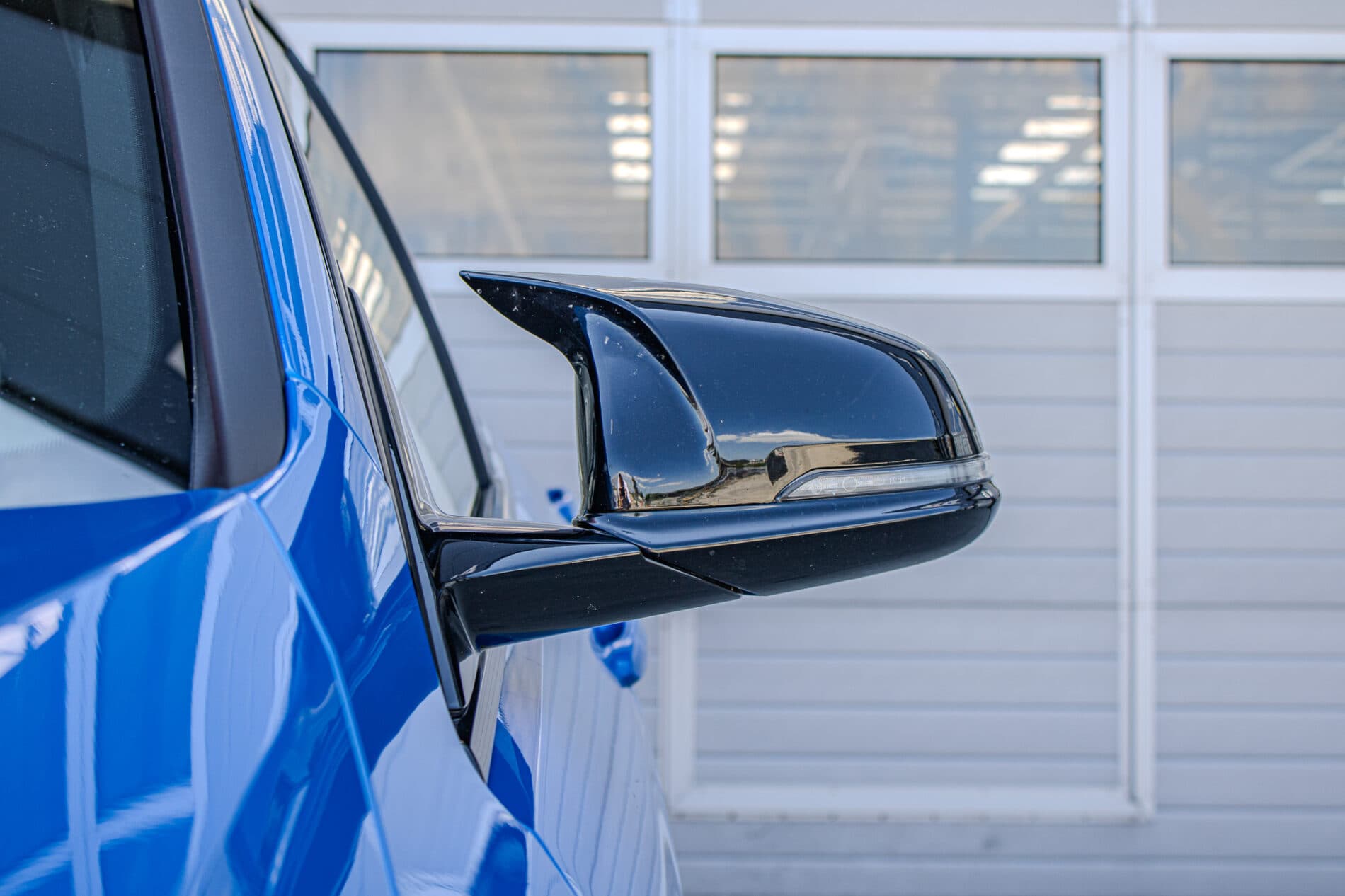 2020 BMW 135i, modrá hatchback, 65 383 km
