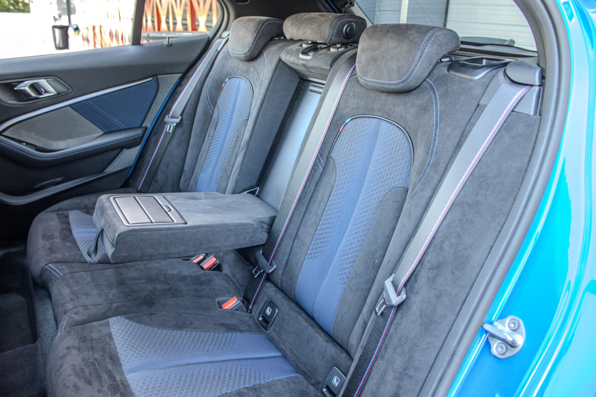 2020 BMW 135i, modrá hatchback, 65 383 km