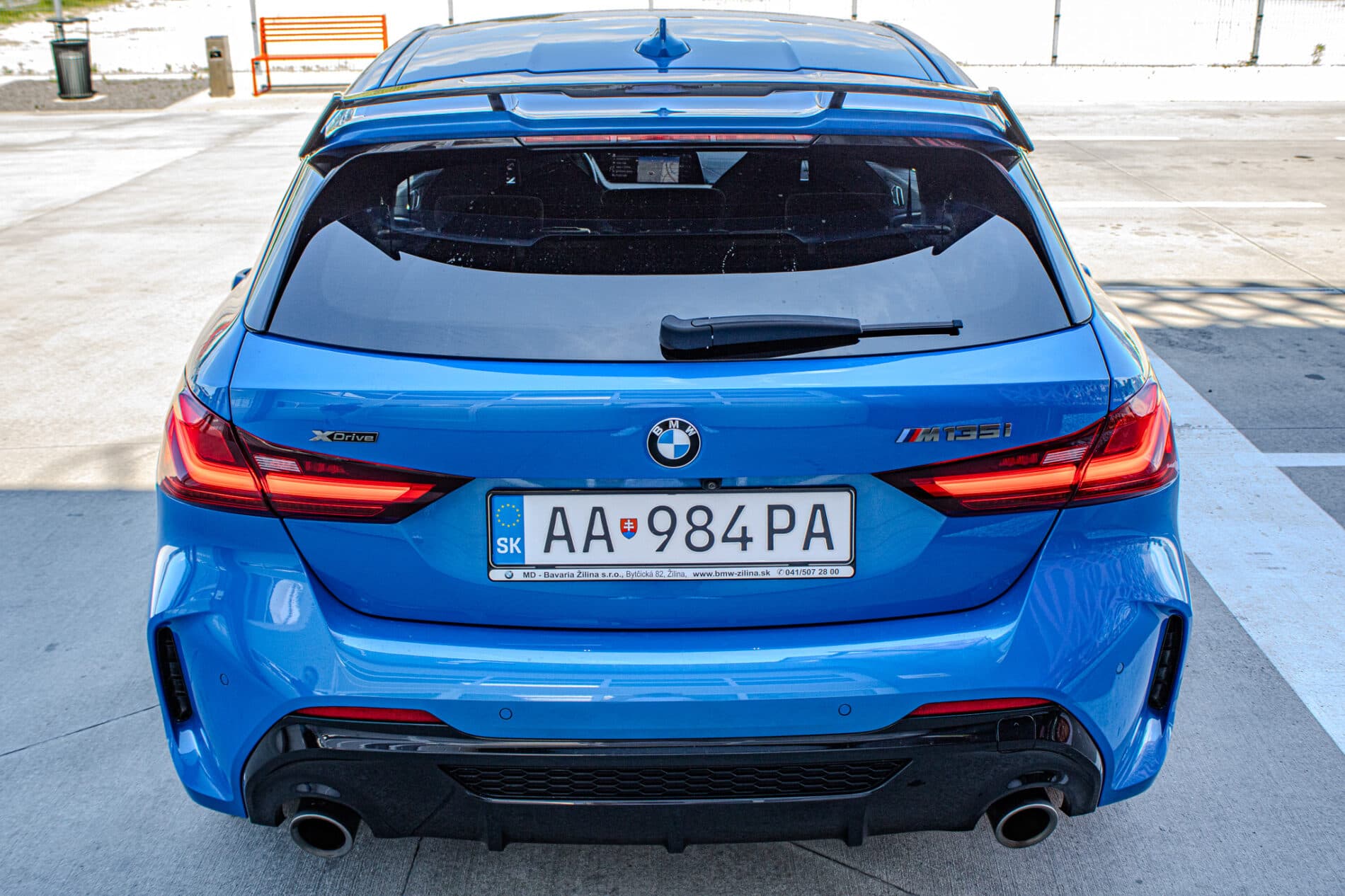 2020 BMW 135i, modrá hatchback, 65 383 km