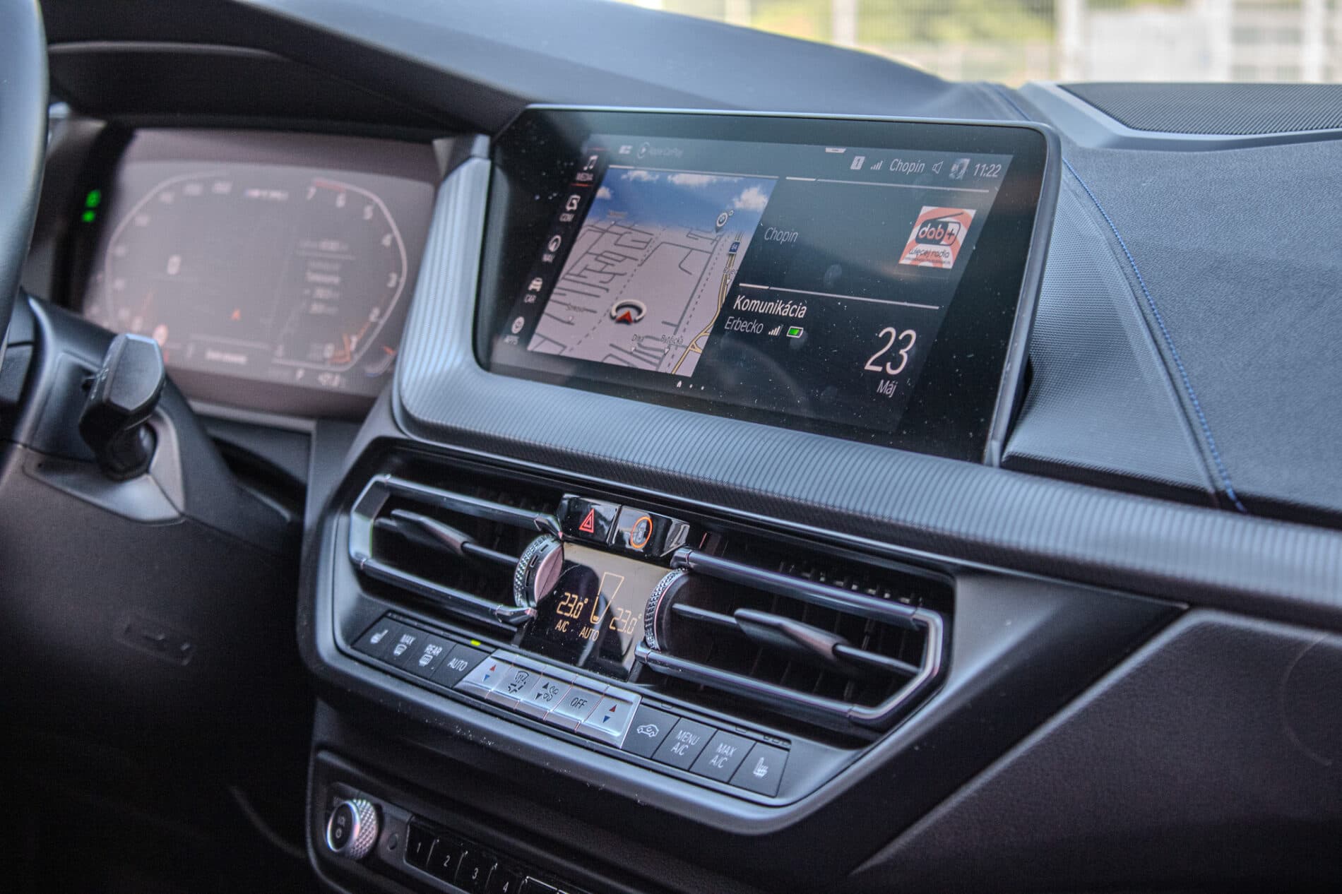 2020 BMW 135i, modrá hatchback, 65 383 km