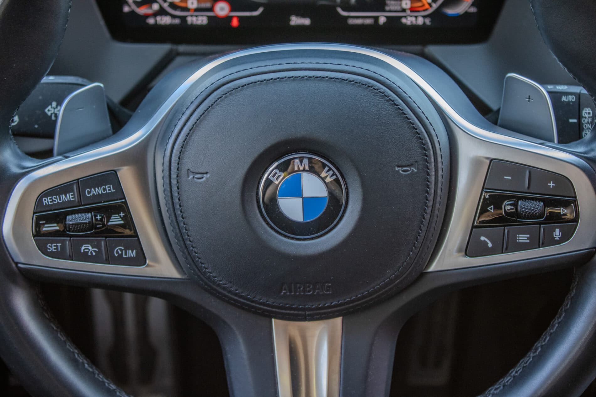 2020 BMW 135i, modrá hatchback, 65 383 km