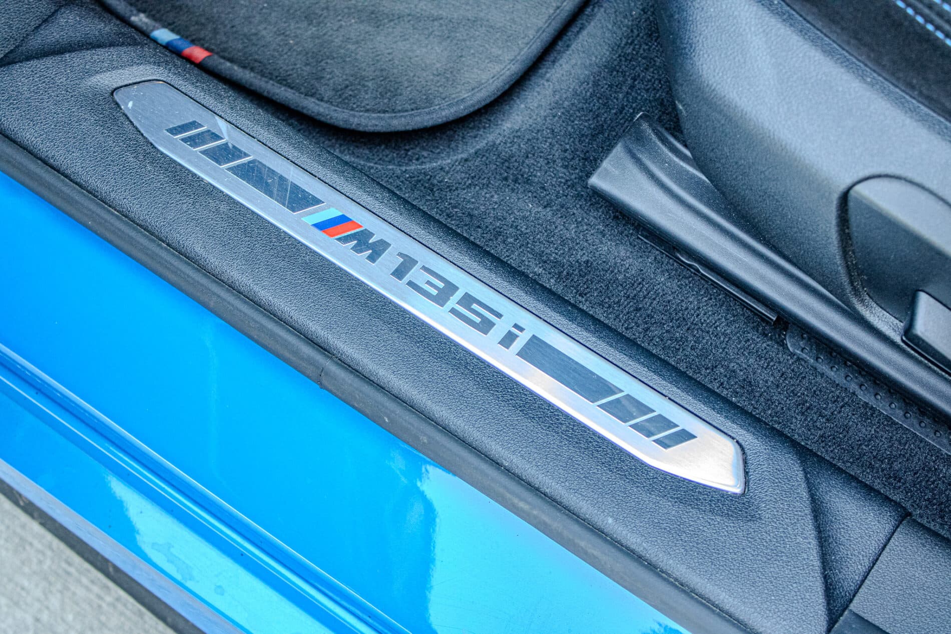 2020 BMW 135i, modrá hatchback, 65 383 km