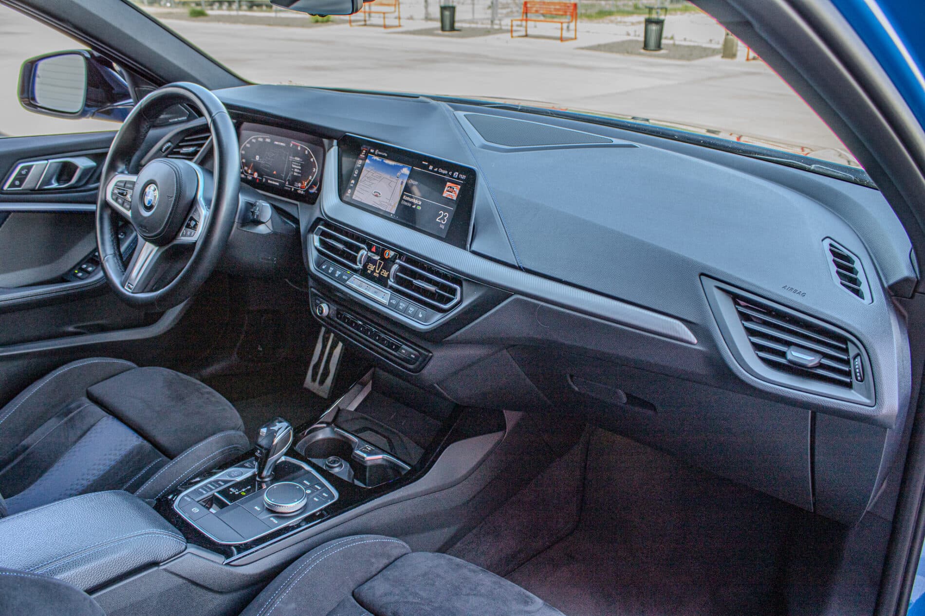 2020 BMW 135i, modrá hatchback, 65 383 km