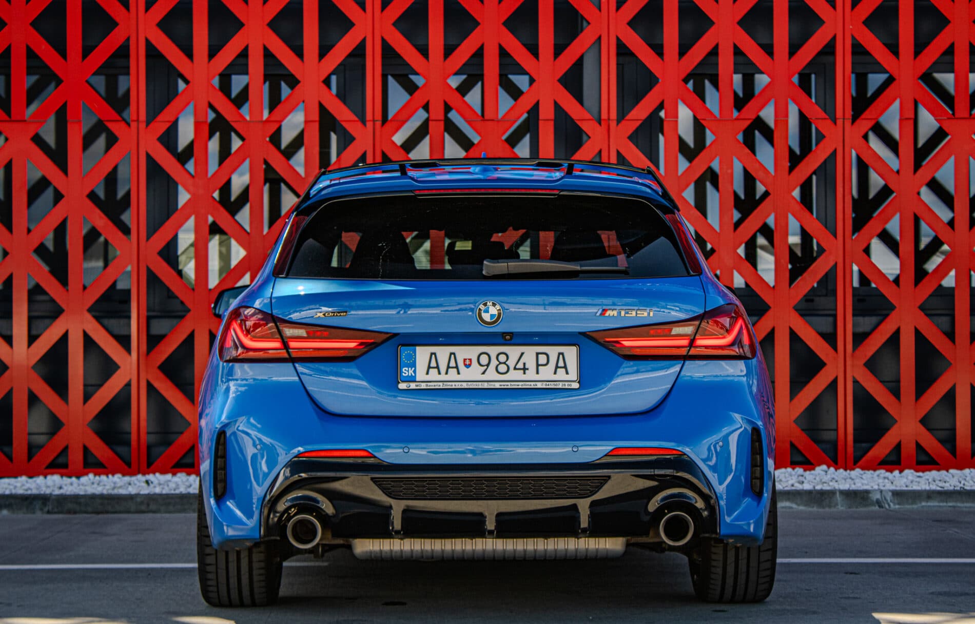 2020 BMW 135i, modrá hatchback, 65 383 km