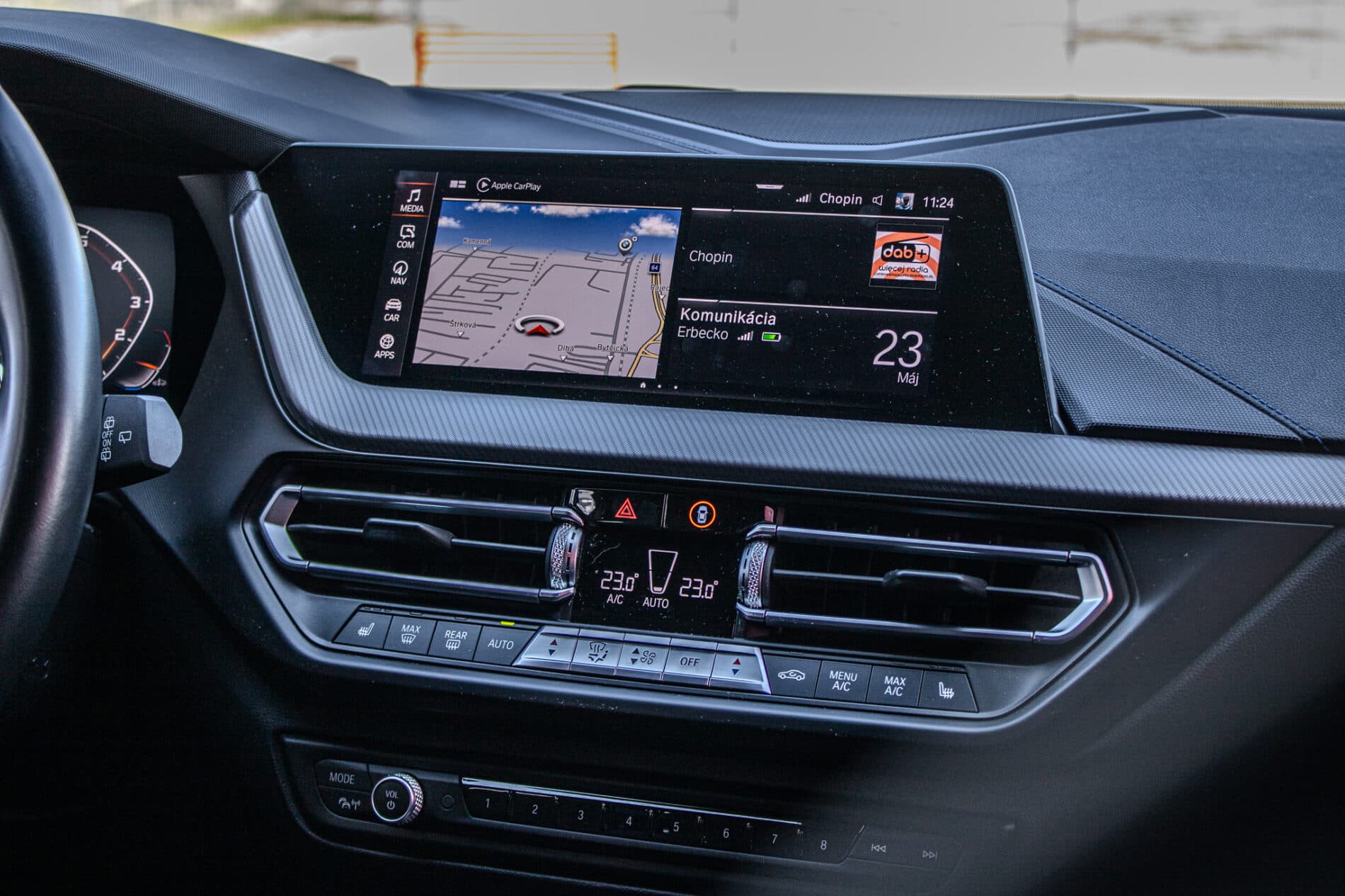 2020 BMW 135i, modrá hatchback, 65 383 km