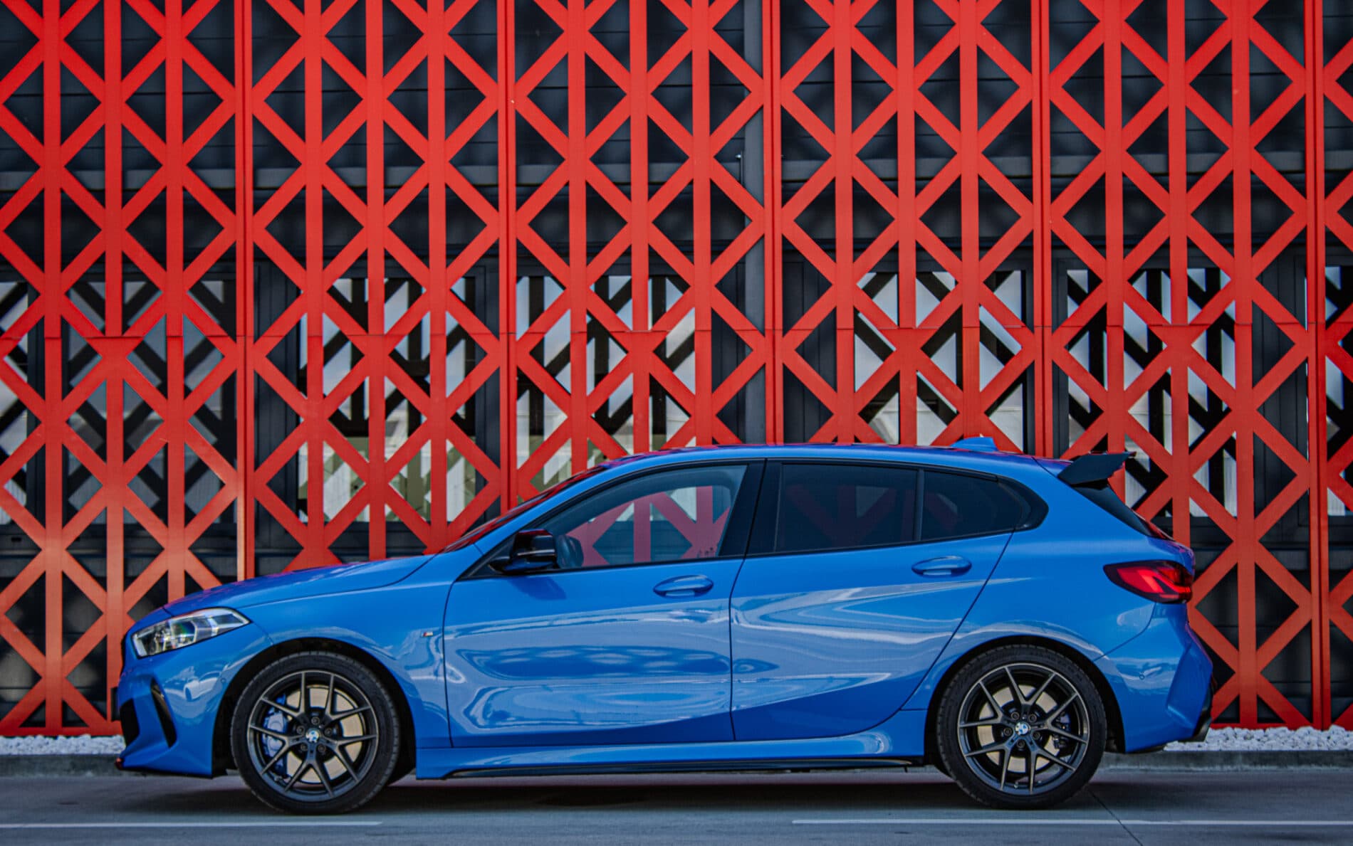 2020 BMW 135i, modrá hatchback, 65 383 km
