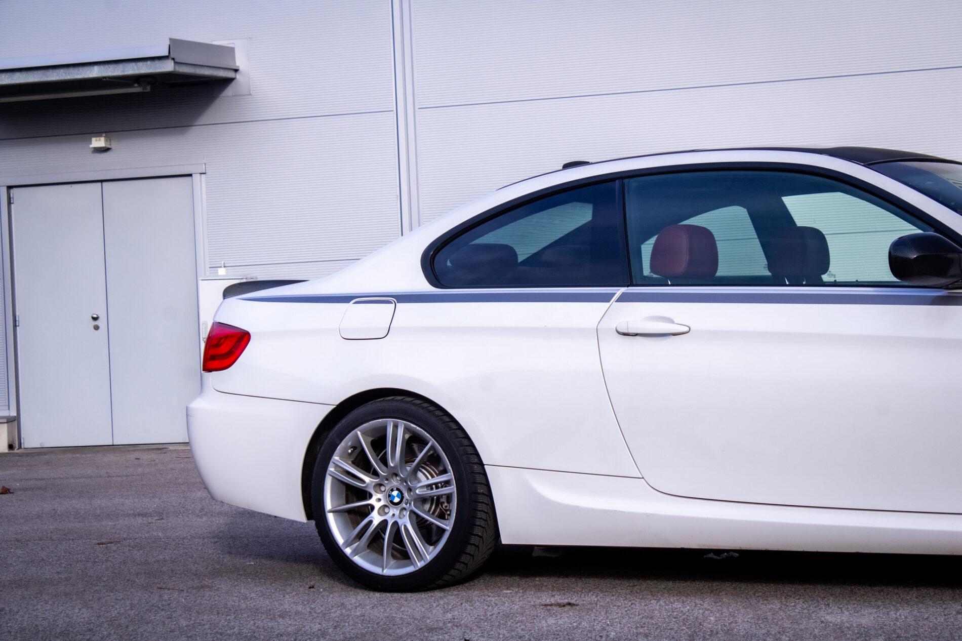 2010 BMW 330d, bílá kupé, 297 399 km