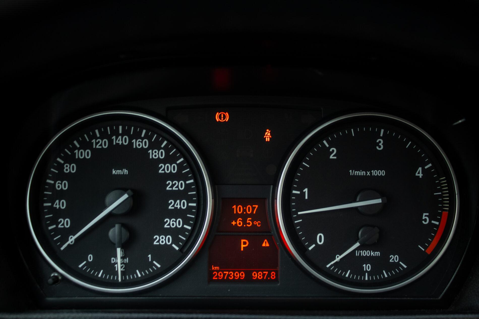 2010 BMW 330d, bílá kupé, 297 399 km
