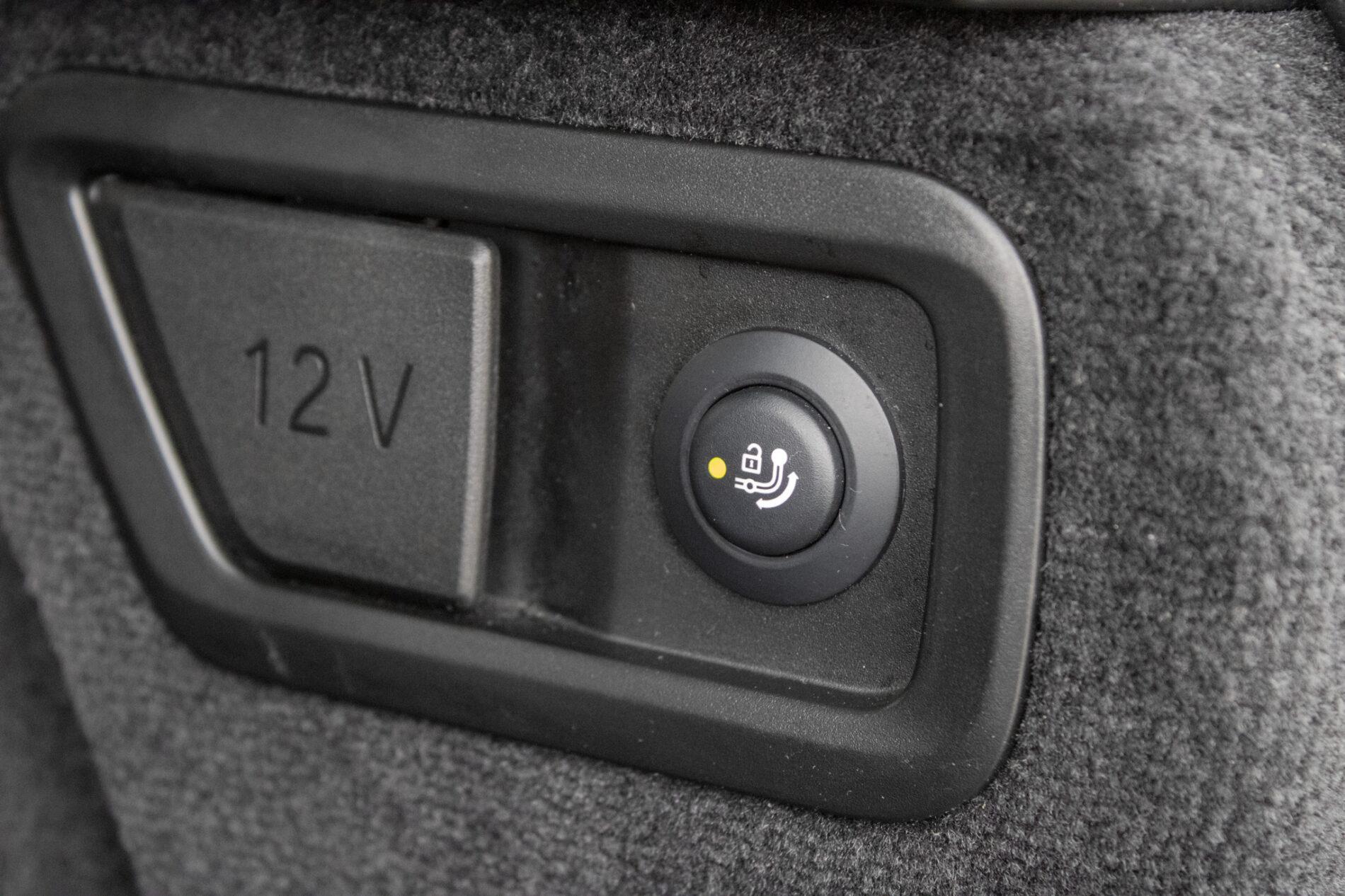 2024 BMW X7 M60i, modrá suv, 91 219 km