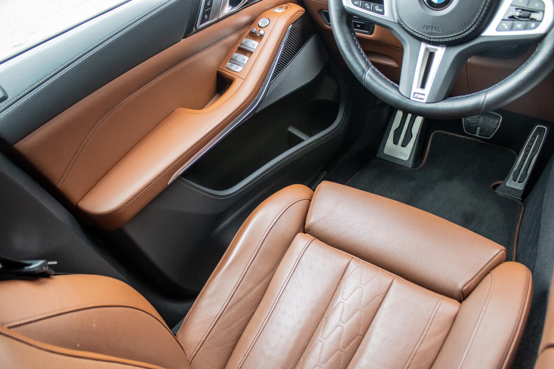 2024 BMW X7 M60i, modrá suv, 91 219 km