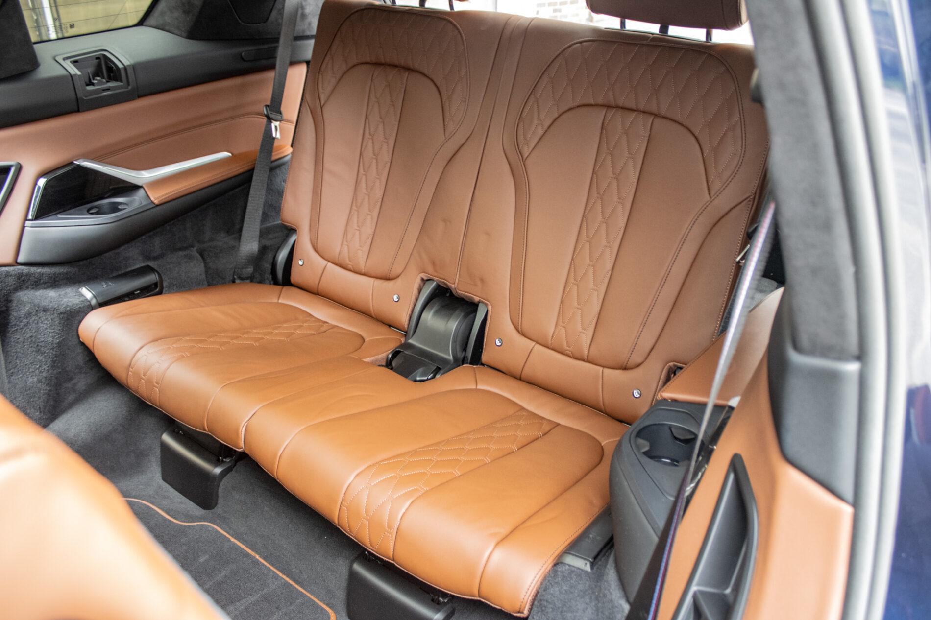 2024 BMW X7 M60i, modrá suv, 91 219 km
