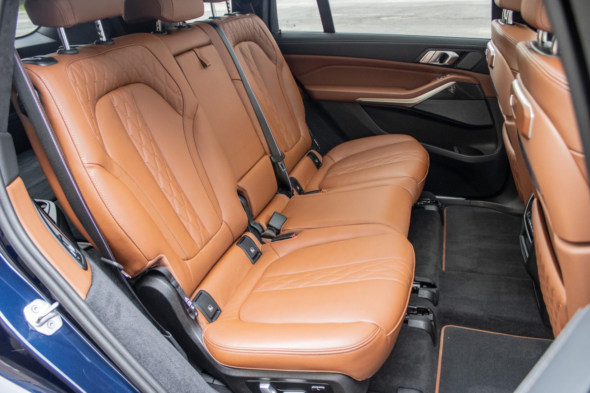 2024 BMW X7 M60i, modrá suv, 91 219 km