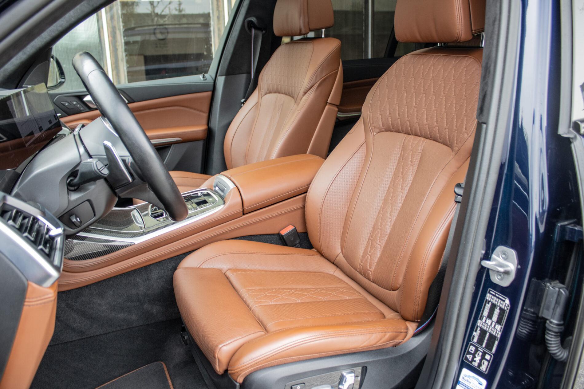 2024 BMW X7 M60i, modrá suv, 91 219 km