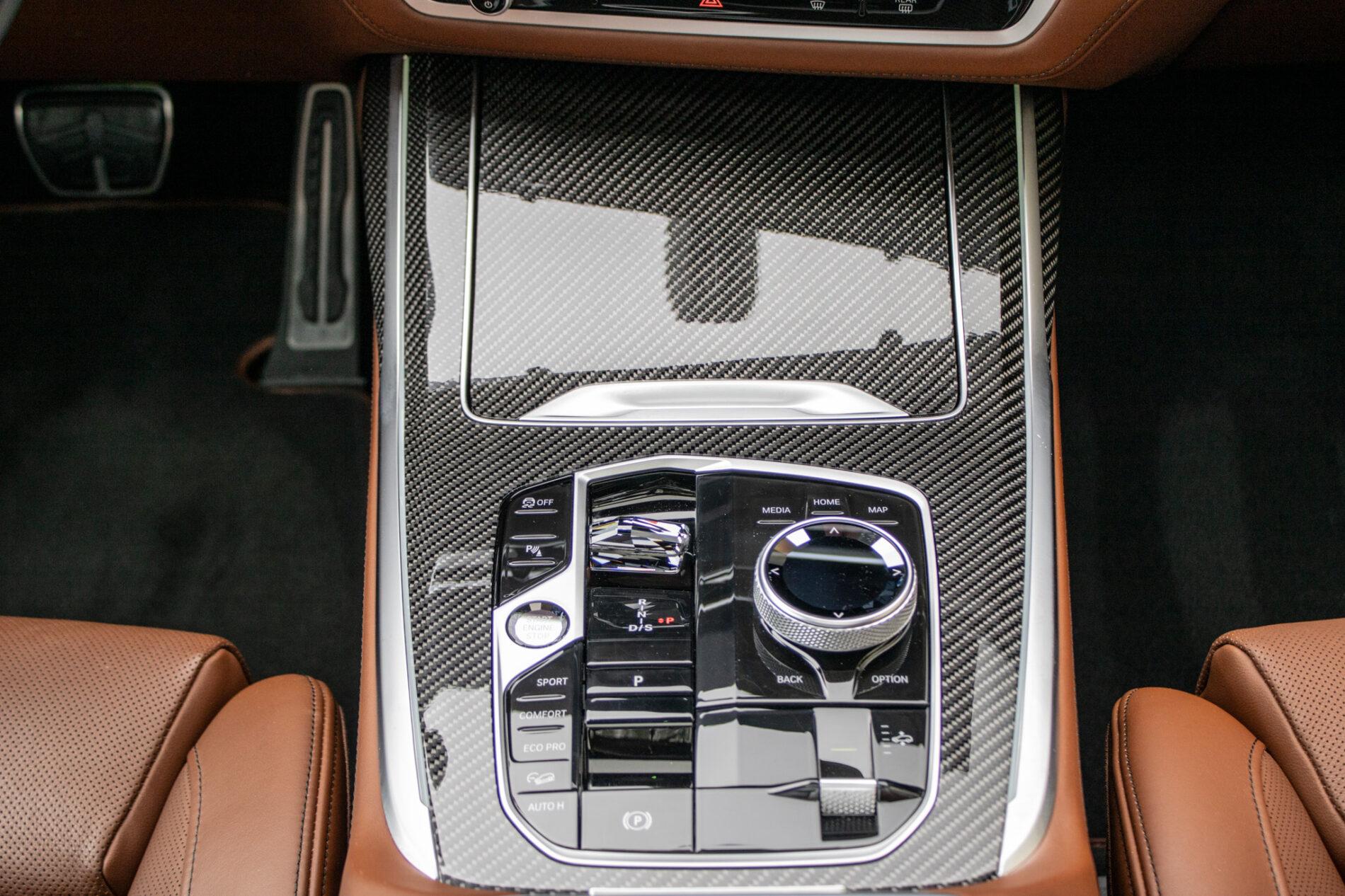 2024 BMW X7 M60i, modrá suv, 91 219 km