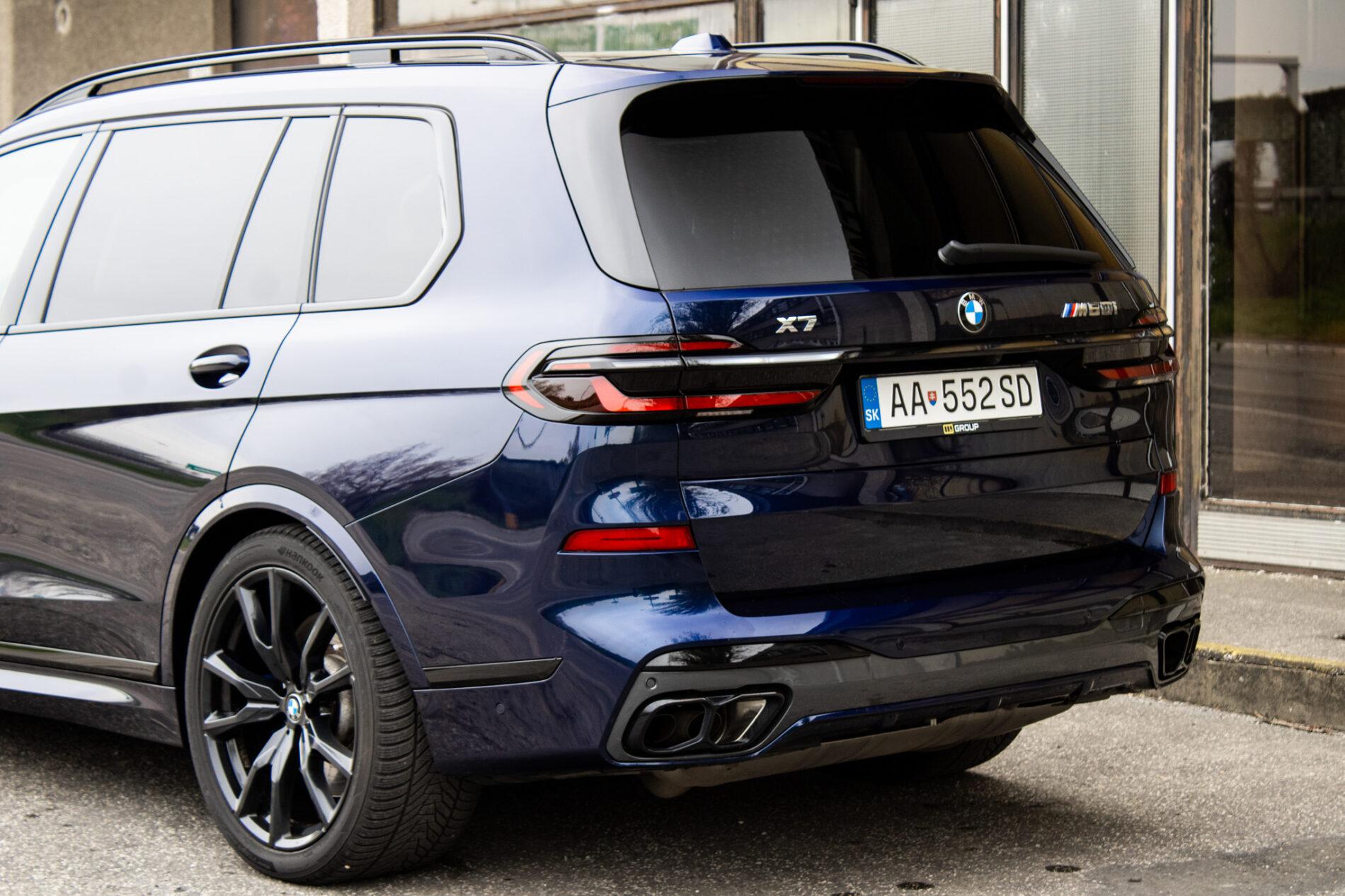 2024 BMW X7 M60i, modrá suv, 91 219 km
