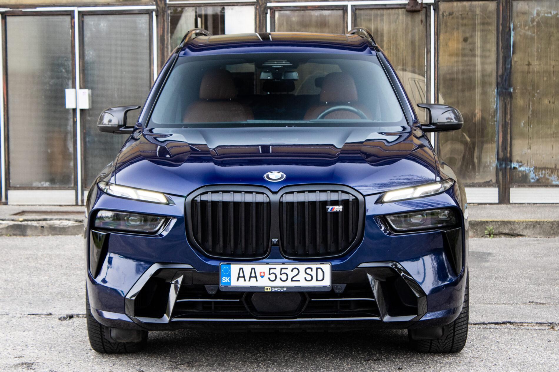 2024 BMW X7 M60i, modrá suv, 91 219 km