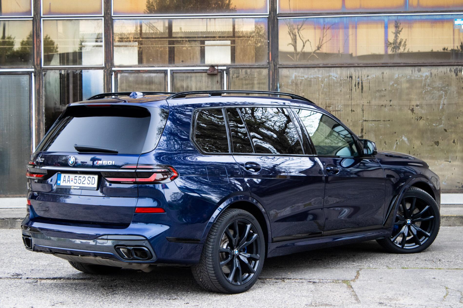 2024 BMW X7 M60i, modrá suv, 91 219 km