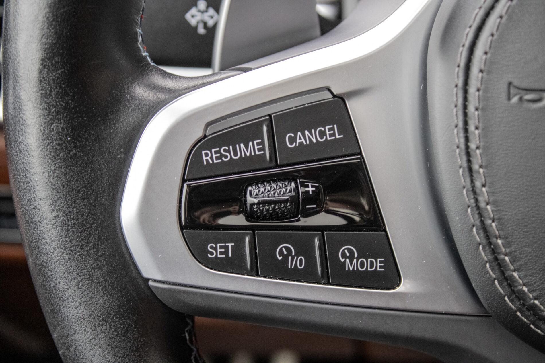 2024 BMW X7 M60i, modrá suv, 91 219 km