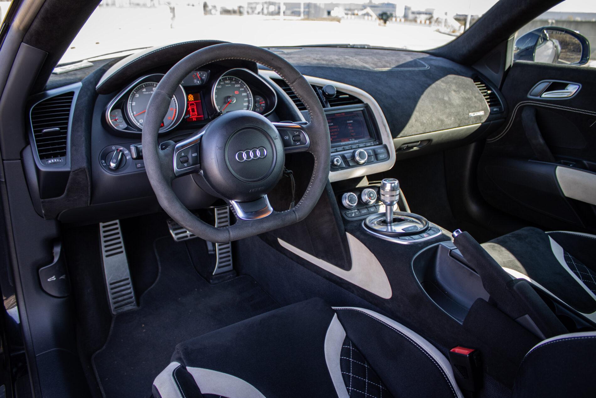 2007 AUDI R8, šedá kupé, 71 374 km