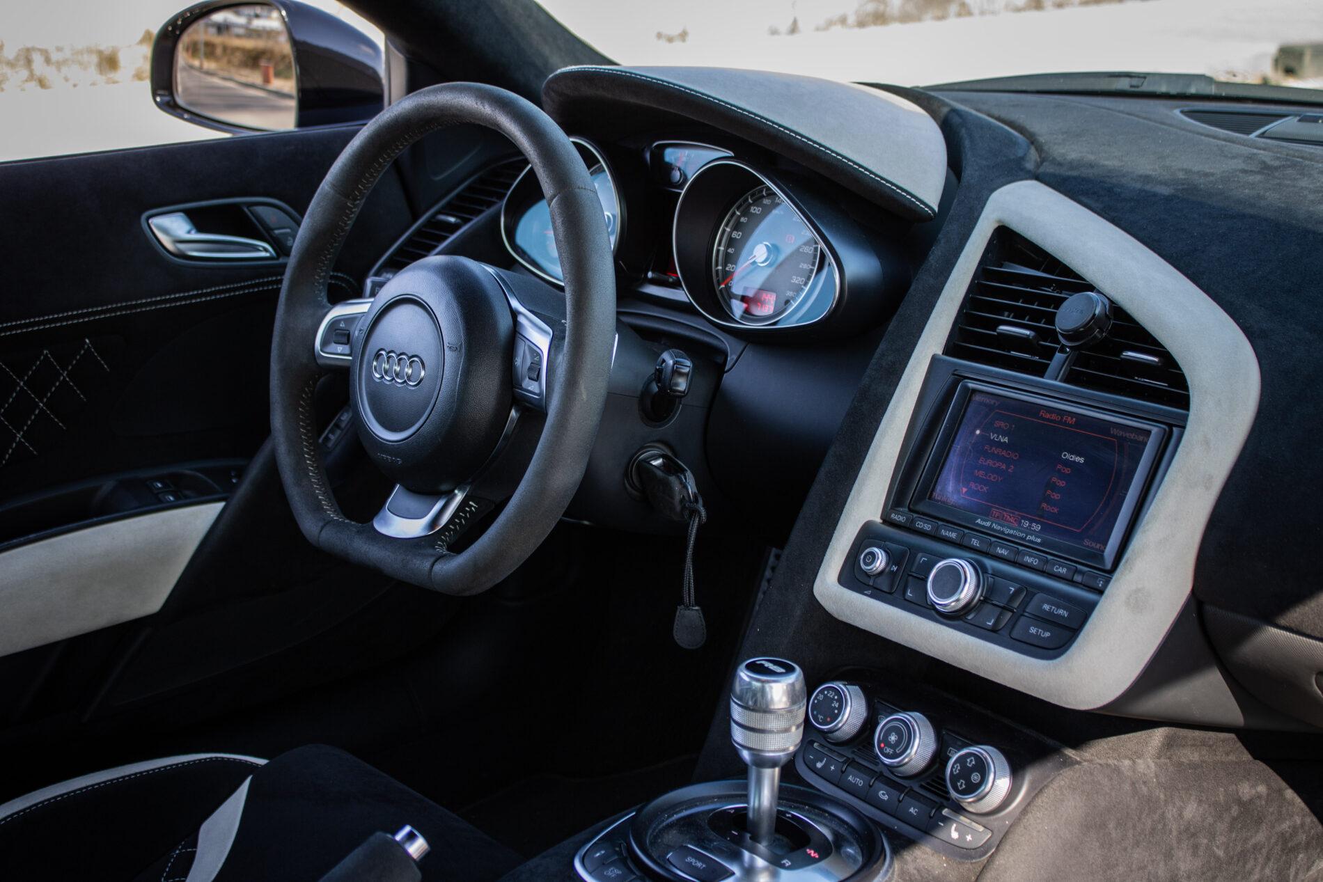 2007 AUDI R8, šedá kupé, 71 374 km
