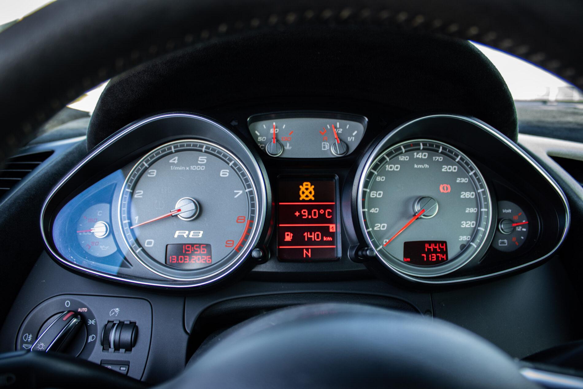2007 AUDI R8, šedá kupé, 71 374 km